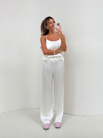 noar studios Топ в бяло