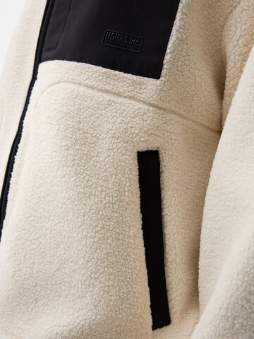 Bershka Fleecetakki värissä beige