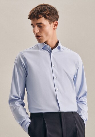 Coupe slim Chemise business ' Shaped ' SEIDENSTICKER en bleu : devant