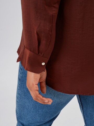 TRIANGLE Blouse in Brown