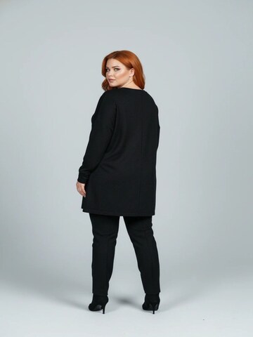 Shape Of You Sweatshirt in Black