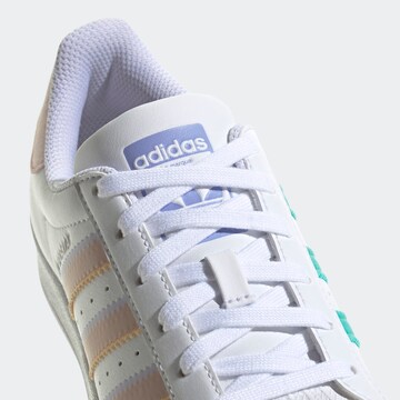 ADIDAS ORIGINALS Tennarit 'Superstar' värissä valkoinen