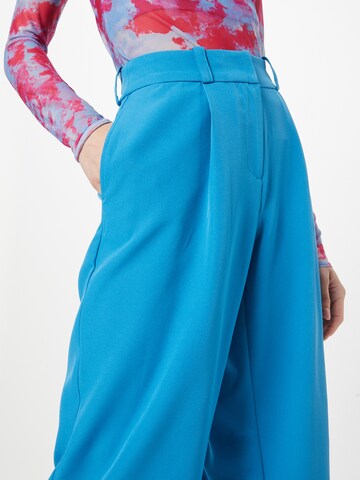 SOMETHINGNEW Wide leg Bandplooibroek in Blauw