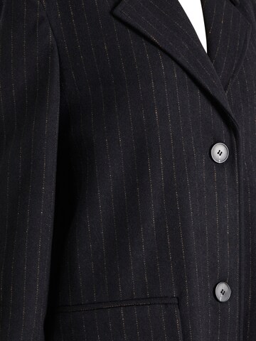 Manteau mi-saison 'Alma' SELECTED FEMME en noir