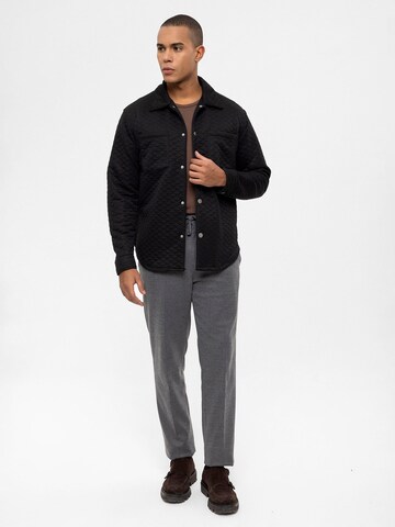 Antioch Regular fit Button Up Shirt in Black