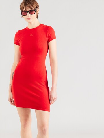 Rochie de la Calvin Klein Jeans pe roșu: față