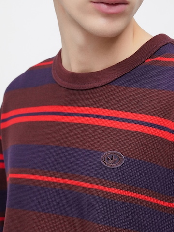 ADIDAS ORIGINALS - Camiseta en rojo