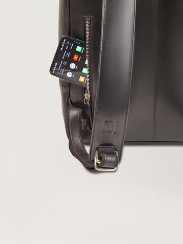 NEGOTIA Leather Backpack 'Averon' in Black