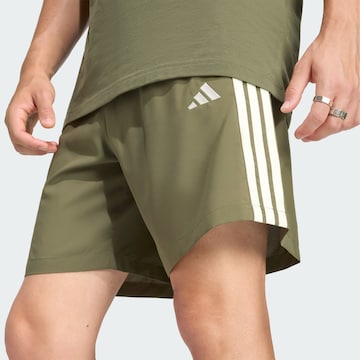 žalia ADIDAS SPORTSWEAR Laisvas Sportinės kelnės 'Essentials Chelsea Lite'
