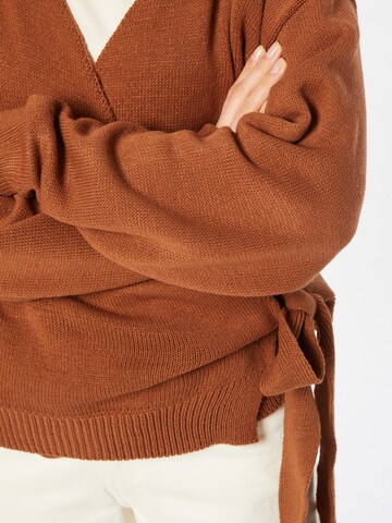 Femme Luxe Sweater 'RENEE' in Brown