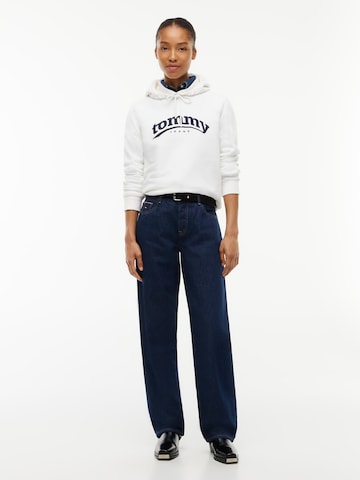 Felpa 'ESS' di Tommy Jeans in bianco