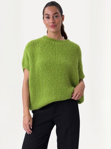 TEESHOPPEN Sweater 'Chloe' in Green: front
