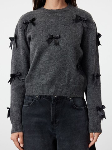 Pull-over Trendyol en gris