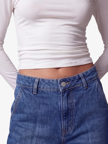 AMALY Flared Jeans in Blue