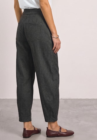 STREET ONE Barrel Byxa 'Karlie' i svart