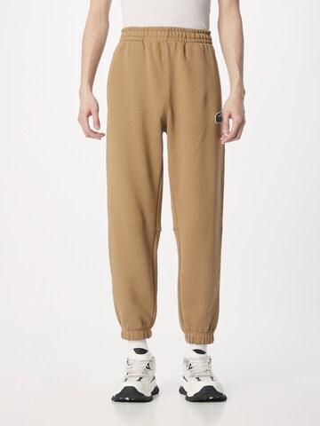 LACOSTE Tapered Broek in Bruin: voorkant