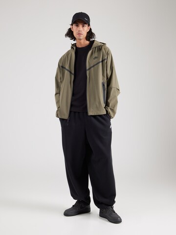 Giacca di mezza stagione 'Tech' di Nike Sportswear in verde