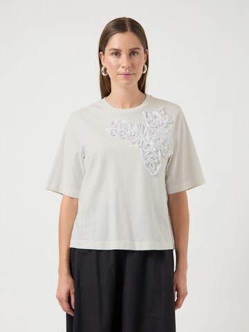 T-shirt 'YASVisely' YAS en blanc : devant