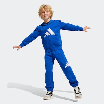 ADIDAS SPORTSWEAR Trainingspak 'Essentials' in Blauw