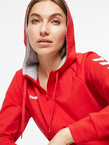 Hummel Sportsweatjacke in Rot