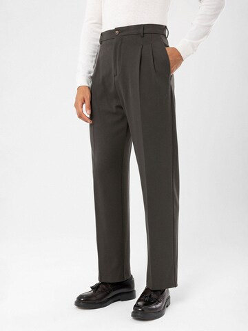 regular Pantaloni con piega frontale di Antioch in verde