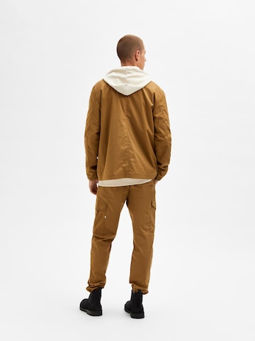 SELECTED HOMME Overgangsjakke 'SKYE' i brun