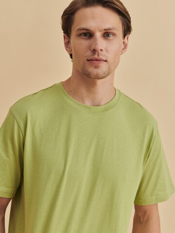 DAN FOX APPAREL Футболка 'Cem' в Зеленый