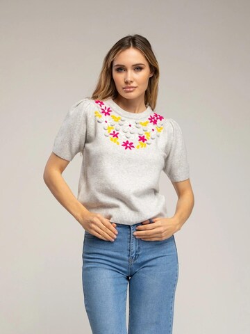 Tantra - Jersey 'Jersey de manga corta con flores bordadas y frunce en el hombro (GRIS)' en gris