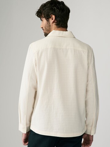 Coupe regular Chemise Next en beige