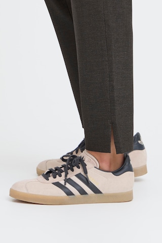Coupe slim Pantalon 'BINDY ' Pulz en marron
