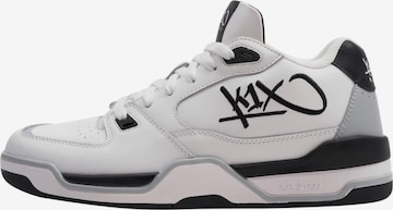 K1X Sneakers in White: front