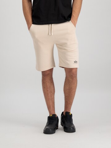 regular Pantaloni di ALPHA INDUSTRIES in bianco: frontale