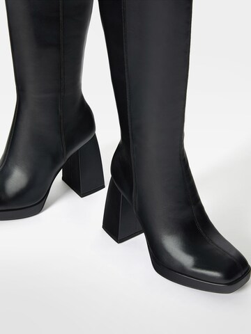 Bershka Stiefel in Schwarz