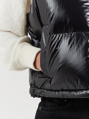 Calvin Klein Jeans Liivi värissä musta