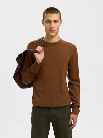 Pull-over 'SLHTRAY' SELECTED en marron : devant