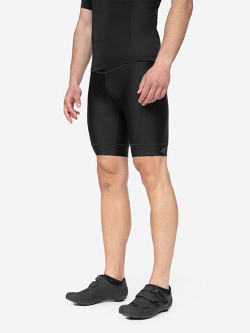 4F Slimfit Sportbroek in Zwart: voorkant