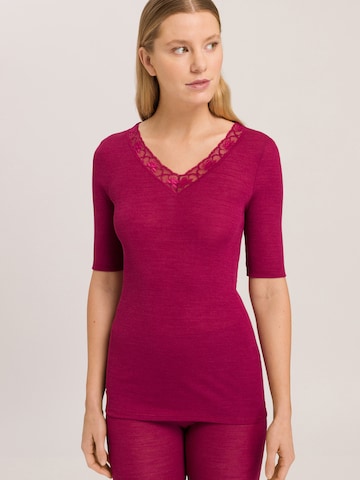 Hanro V-Shirt ' Woolen Lace ' in Rot