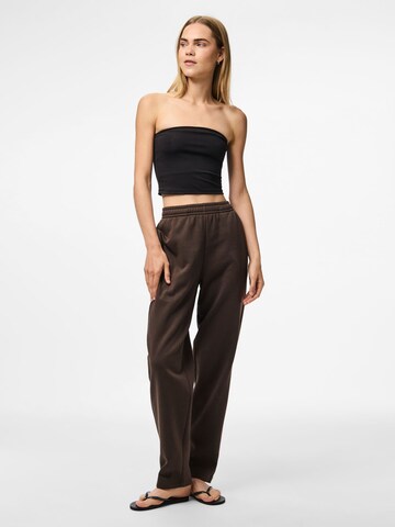 Loosefit Pantalon 'PCChilli' PIECES en marron
