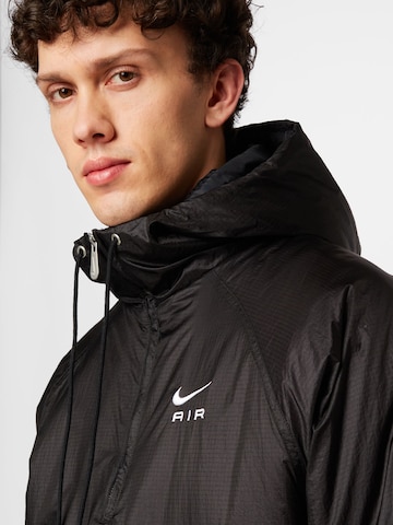 Nike Sportswear Jacke in Schwarz