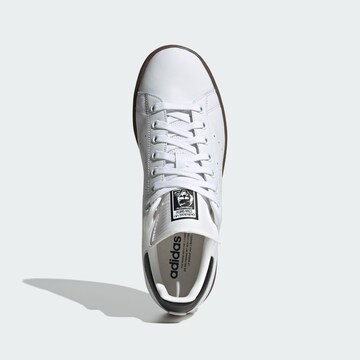 ADIDAS ORIGINALS Низкие кроссовки 'Stan Smith' в Белый