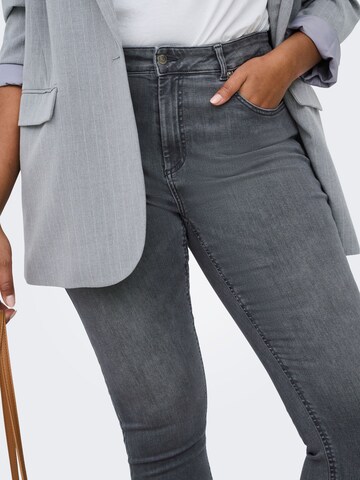 Skinny Jeans 'CARWilly' di ONLY Carmakoma in grigio