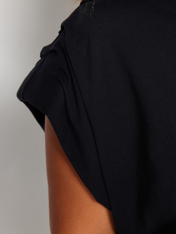 Trendyol Curve Póló - fekete