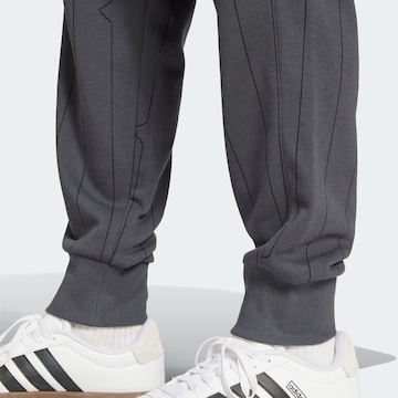 ADIDAS SPORTSWEAR Tapered Sportsbukser 'Seasonal Essentials' i grå