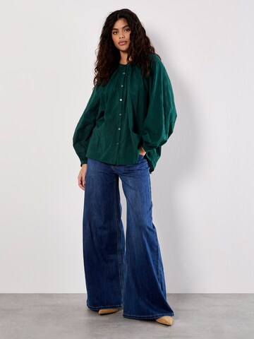 Apricot Floral Embroidered Cotton Shirt ' ' in Grün