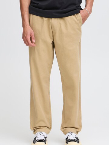 !Solid Regular Chino ' SDLIAM ' in Bruin