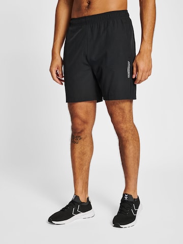 Hummel Regular Shorts in Schwarz: predná strana