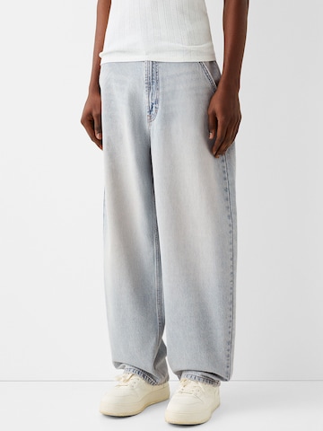 Bershka Wide leg Jeans in Blue: front