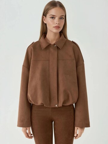 Hiccup Tussenjas in Bruin: voorkant