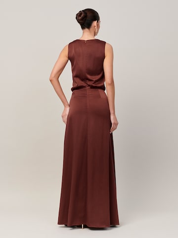 Sável - Vestido de festa 'ELLIANA' em castanho