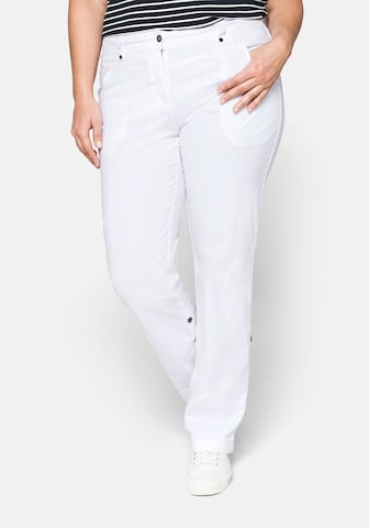 SHEEGO Regular Cargo Pants in White: front